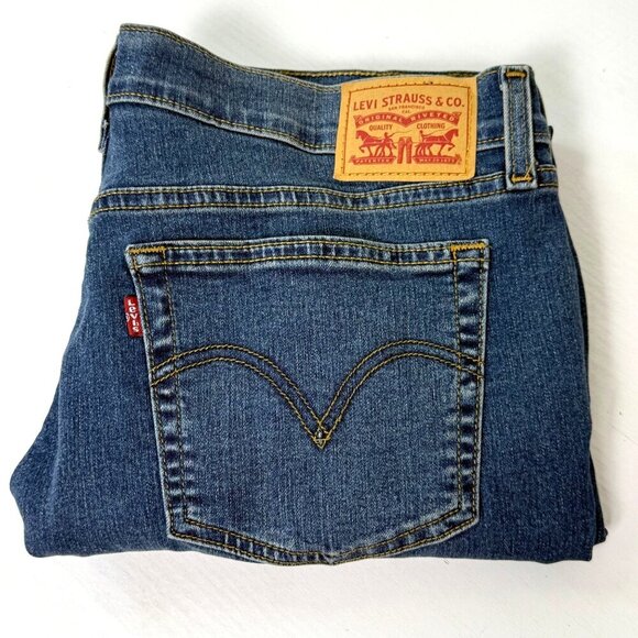 Levis Boyfriend Jeans Women Sz 32x27 Mid-Rise Tapered Medium Wash Stretch Denim - Picture 2 of 10